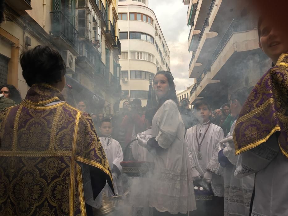 Inicio del traslado de la cofradía de Gitanos,  desde la iglesia de los Mártires.