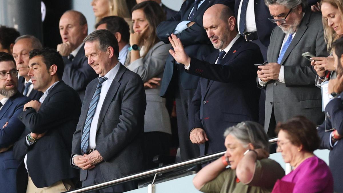 Abel Caballero y Rafael Louzán en el palco de Balaídos, en el España-Portugal.
