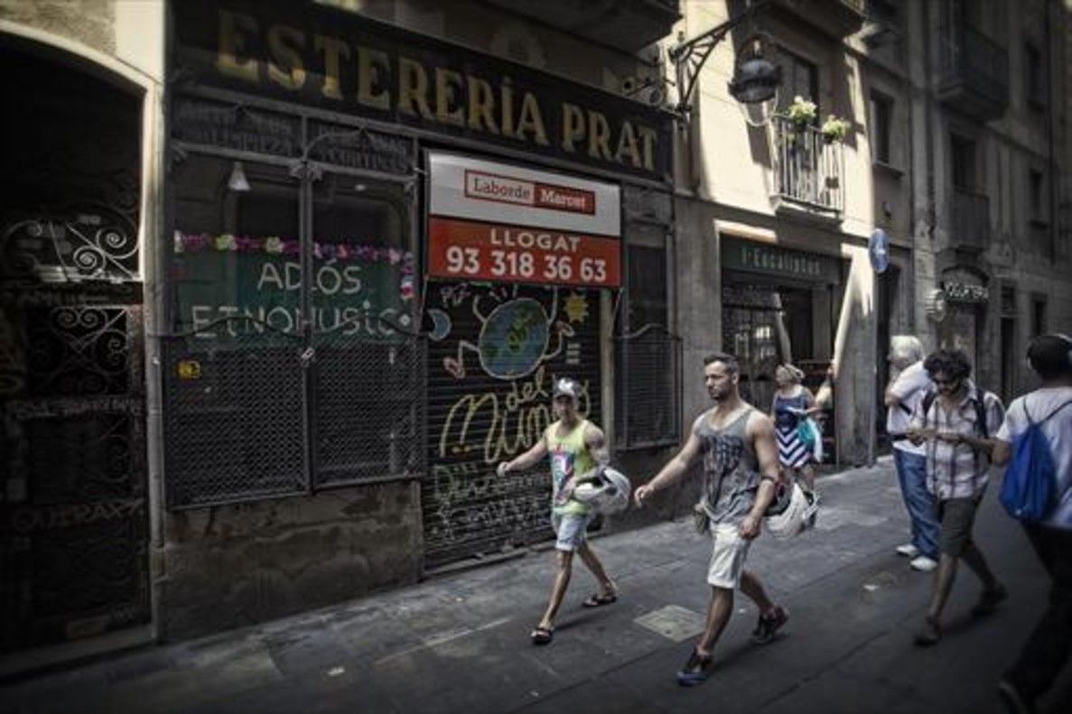 Cierre 8Un comercio cerrado en el centro de Barcelona.