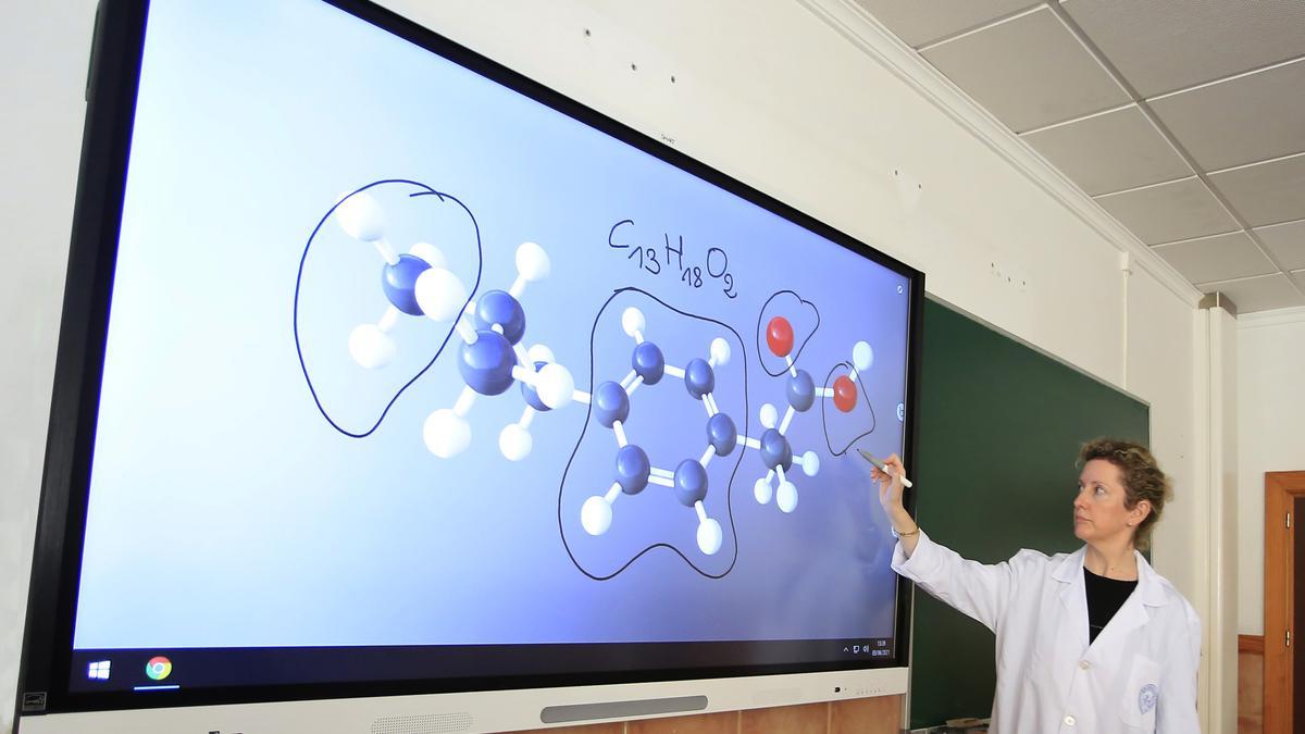 La UCAM ha instalado en sus aulas pantallas digitales de última generación