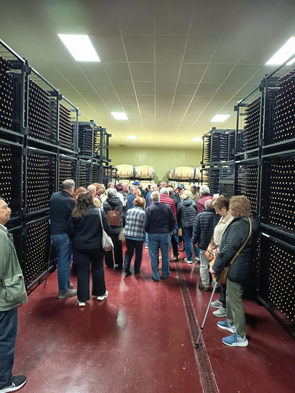 Así fue la animada excursión de cultura y enoturismo de los vecinos de Bonielles, en Llanera, a León Así fue la animada excursión de cultura y enoturismo de los vecinos de Bonielles, en Llanera, a León
