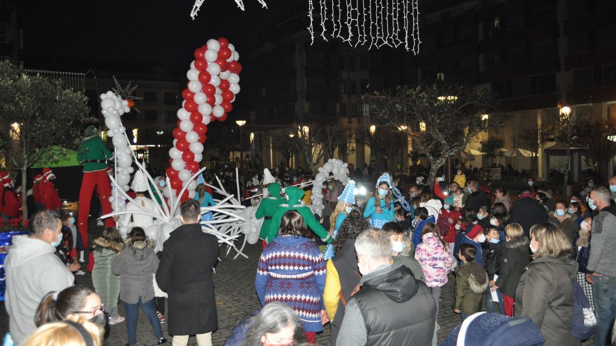 Fiesta de encendido de la iluminación navideña en la alameda de Arcade. / FdV