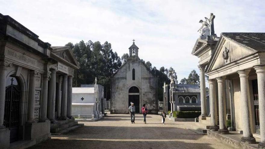 El cementerio municipal de Vilagarcía, en la recta de Rubiáns. // Noé Parga