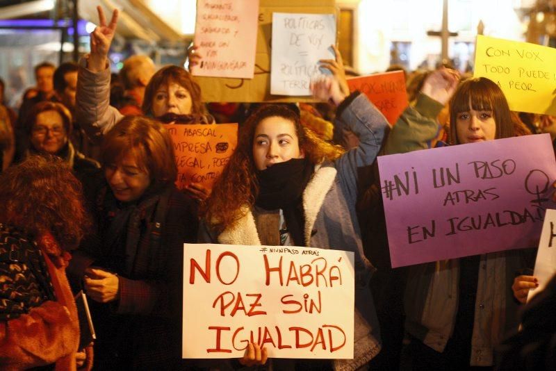 El feminismo zaragozano protesta contra las políticas machistas