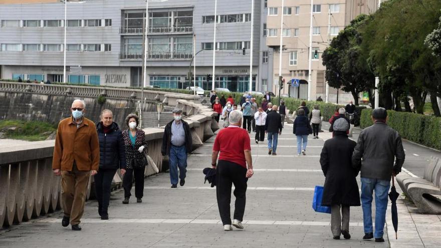 El paseo marítimo de A Coruña, concurrido.