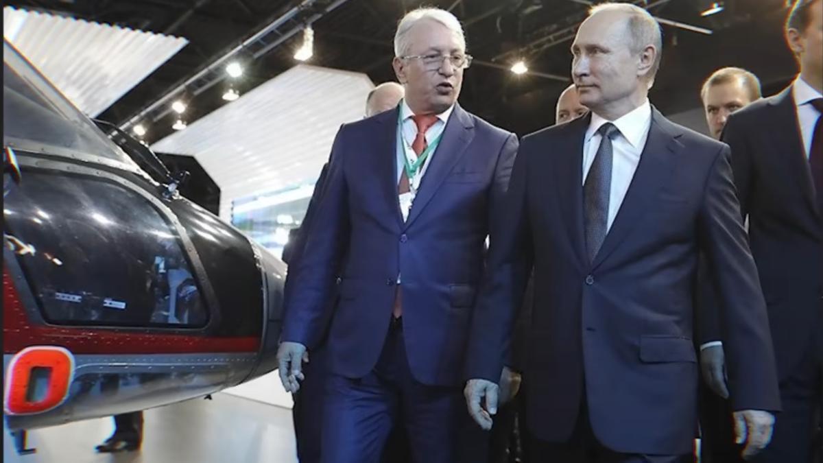 Nikolai Kolesov junto al presidente de Rusia, Vladimir Putin