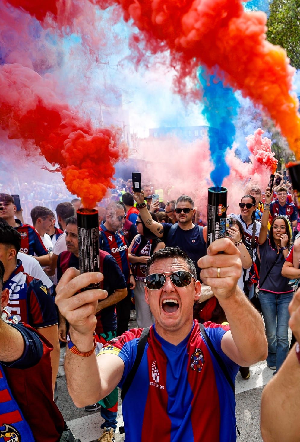 Explosión granota en la llegada del Levante UD a El Plantío