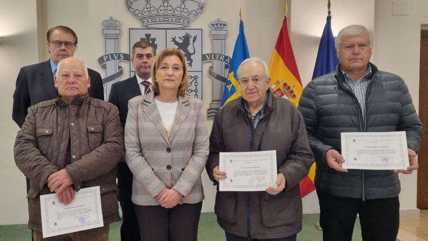 Diplomas a los radioaficionados que colaboran con el Estado en emergencias