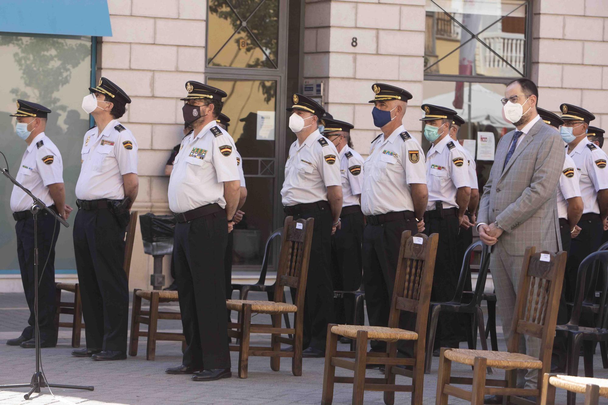 Entrega del bastón de mando al inspector jefe de la Comisaría de la Policía Nacional de Alzira - Algemesí.