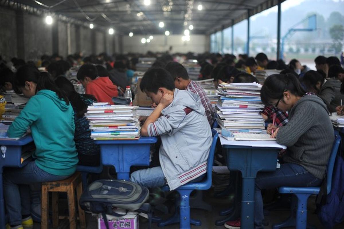 Estudiantes chinos durante un examen en la provincia de Sichuan, el pasado abril.