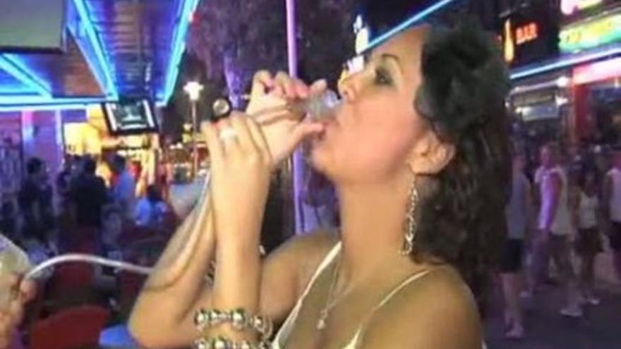 Alertan del riesgo de los chupitos de alcohol inhalados