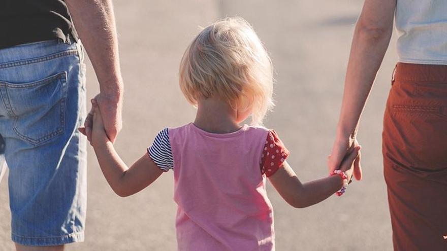 Consum amplía a 10 semanas el permiso de paternidad