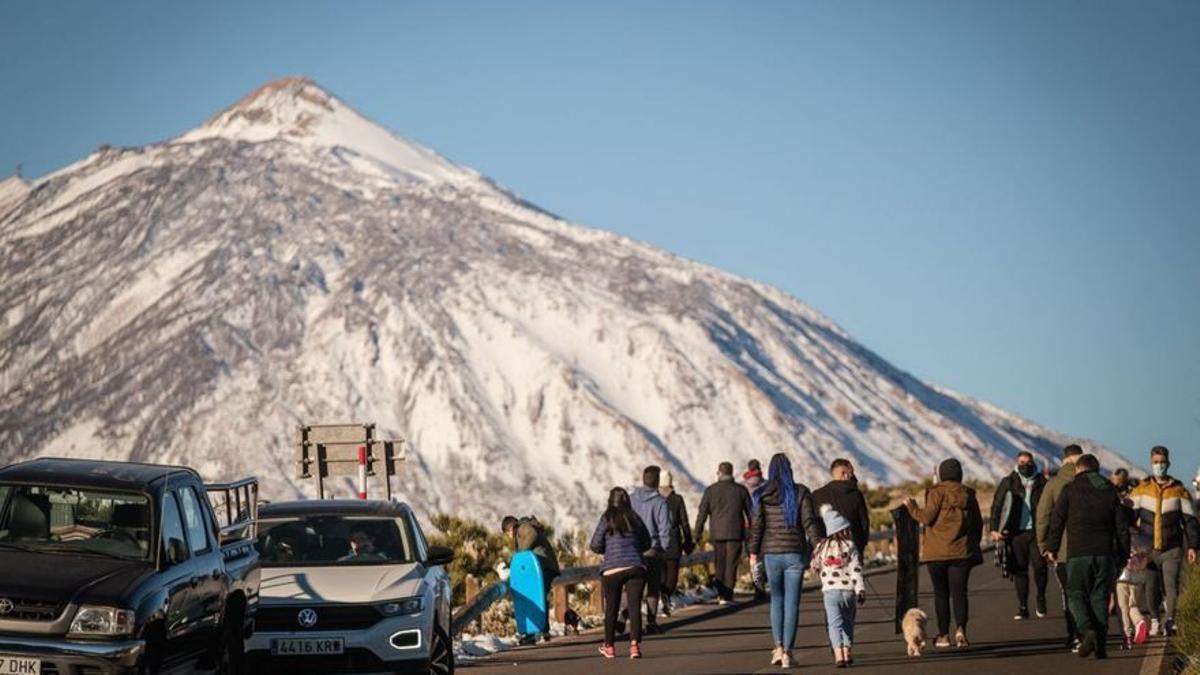 Visitantes en el Parque Nacional del Teide.