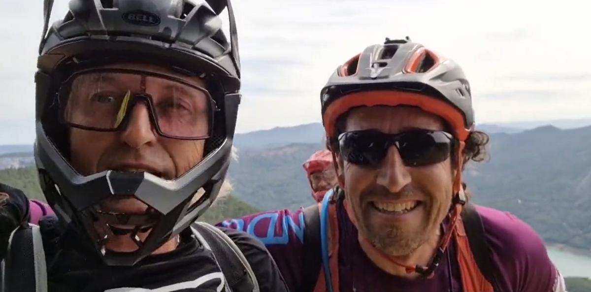 Calleja graba un vídeo durante el entrenamiento en Castellón.