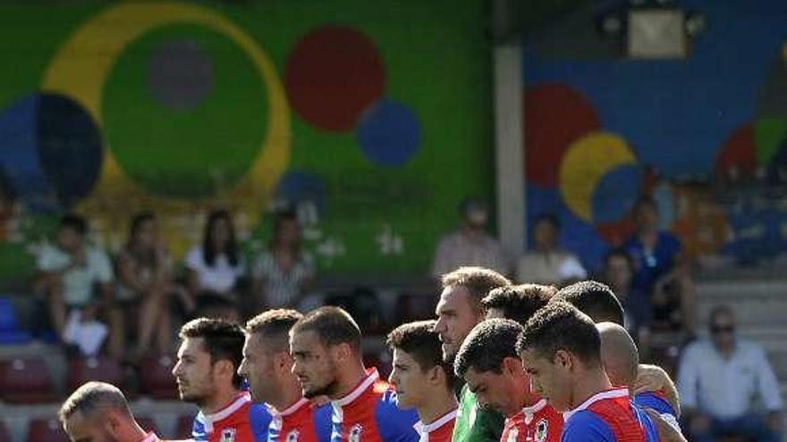 Los futbolistas del Langreo, antes del choque frente al Gernika.