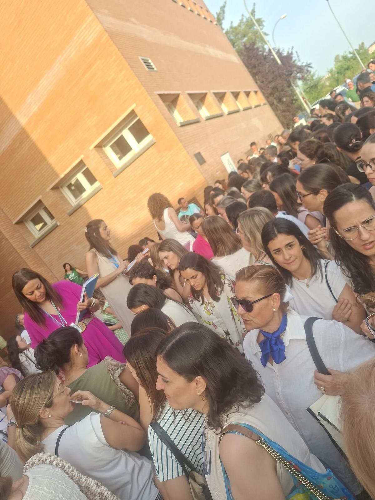 Imagen previa a las oposiciones en la Facultad de Derecho de Cáceres.