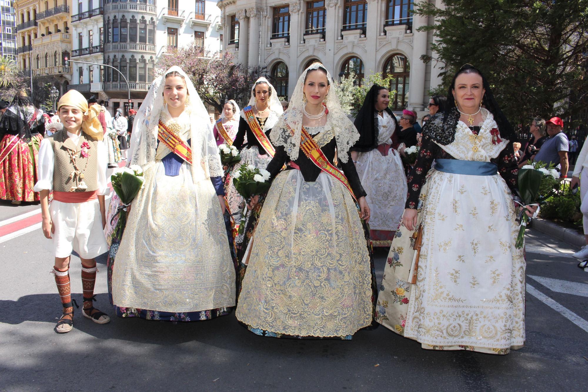 El desfile de falleras mayores en la Ofrenda a San Vicente Ferrer