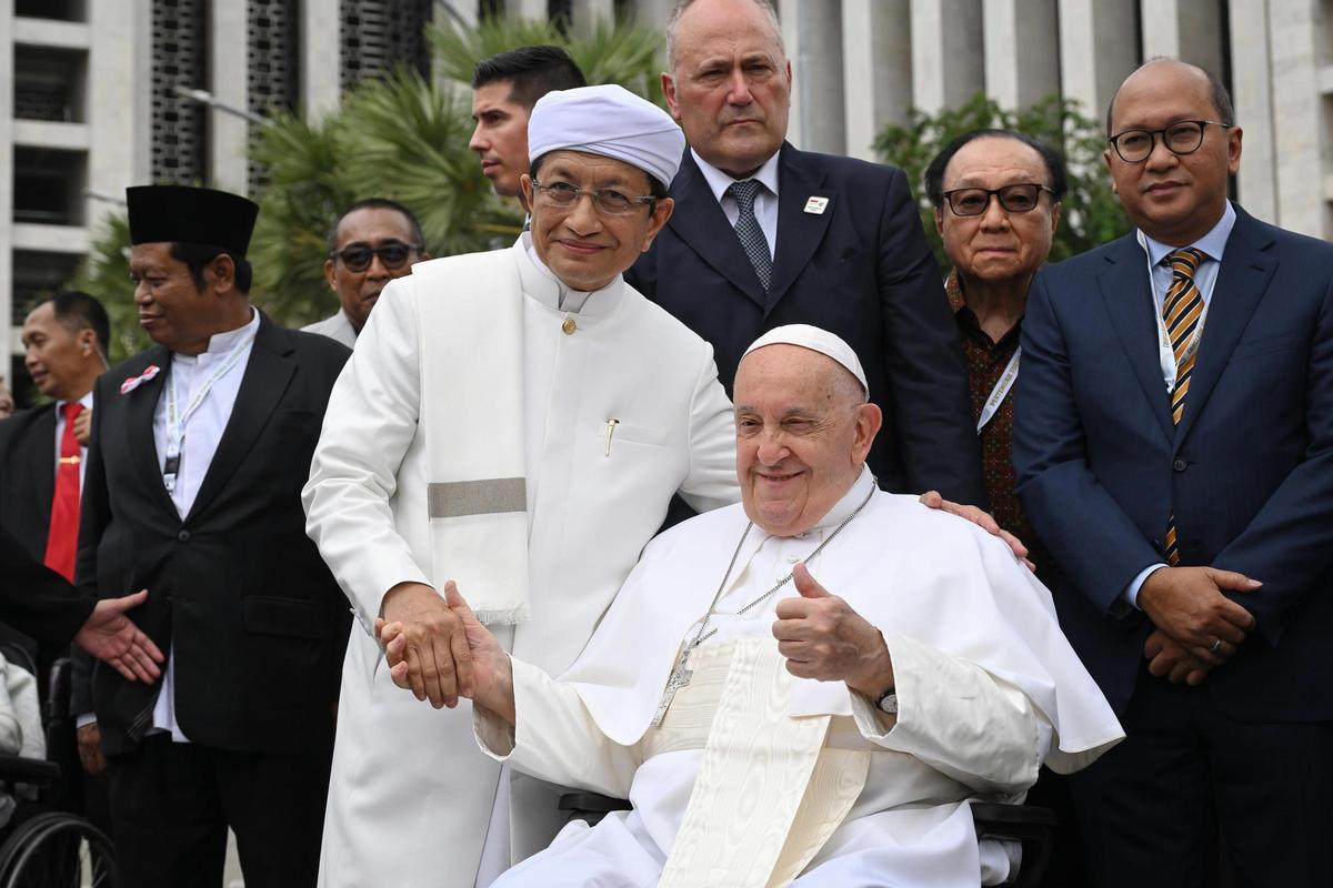 Un instante de la visita del papa Francisco a Indonesia.