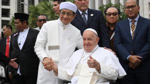 La Policía de Indonesia detiene a siete personas que pretendían atacar al papa Francisco