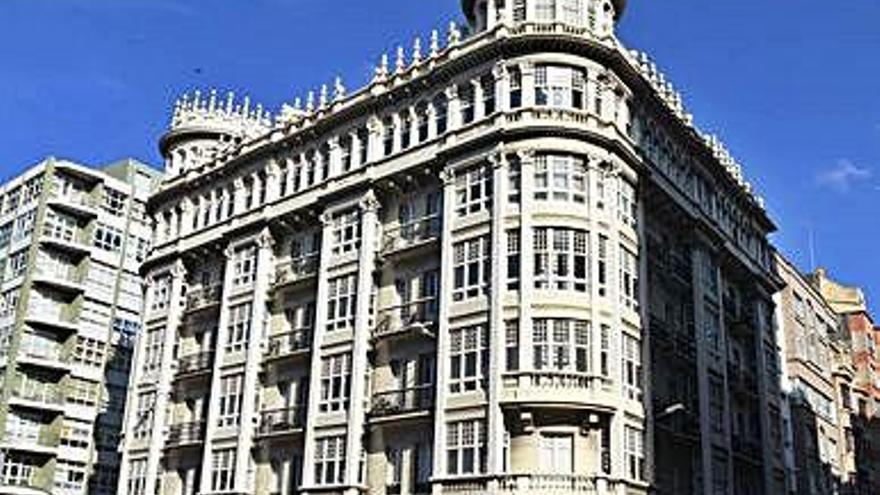 El edificio que reclama el Concello, entre las calles Teresa Herrera y Payo Gómez.