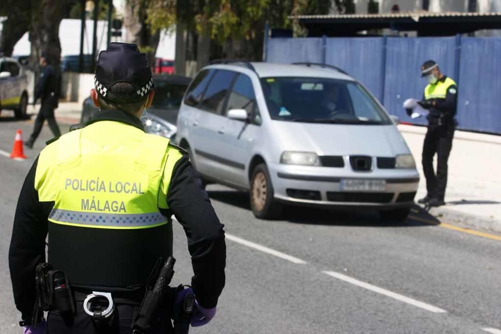 Controles de tráfico de la Policía Local en El Palo.