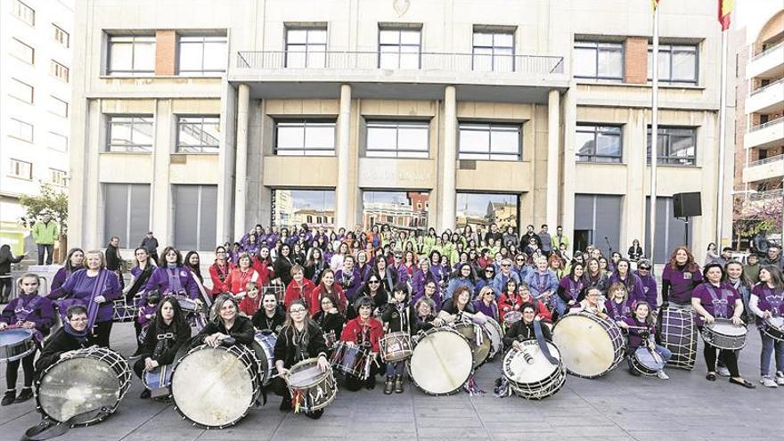 Resuenan los bombos y tambores más femeninos