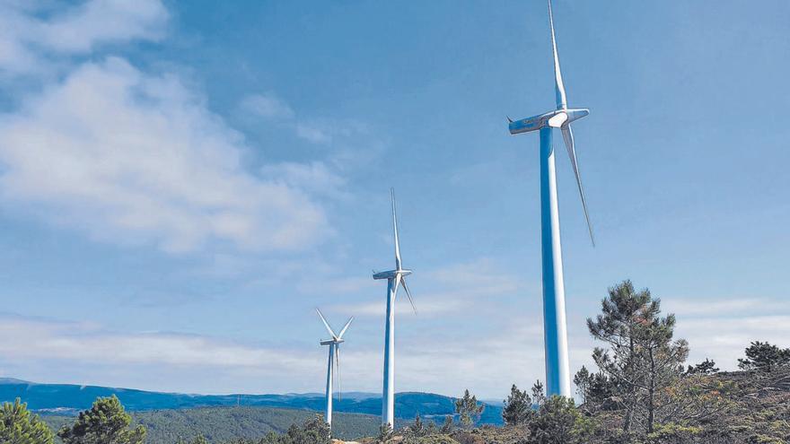 Aerogeneradores de uno de los parques eólicos de Galicia. |   
// MARTA G. BREA