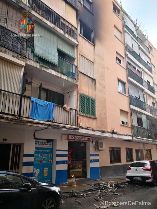 Un incendio en una vivienda obliga a desalojar un centenar de personas en Son Gotleu