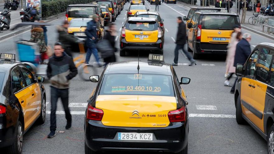 Taxistes a la Gran Via de Barcelona | Reuters