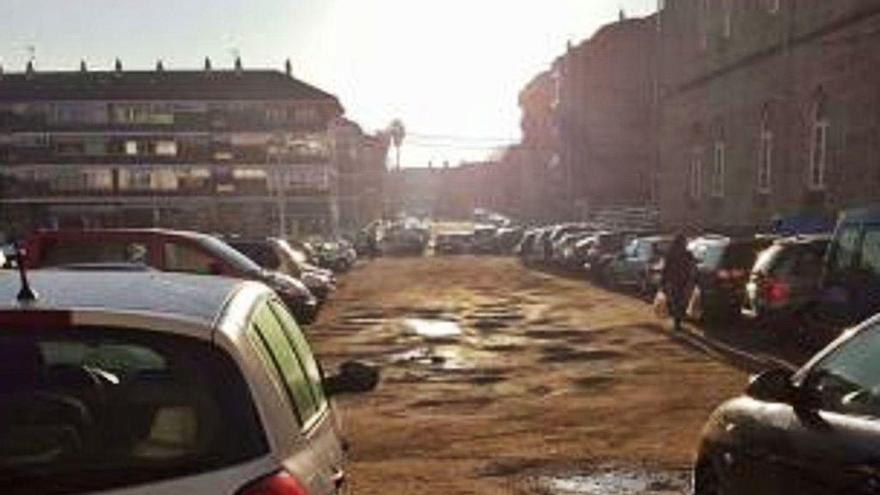 Aparcamiento situado en la parte trasera del Área Panorámica, en Tui.