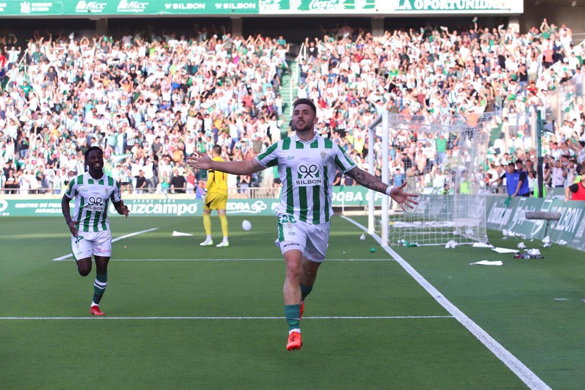 Antonio Casas celebra su gol a la Ponferradina en El Arcángel.