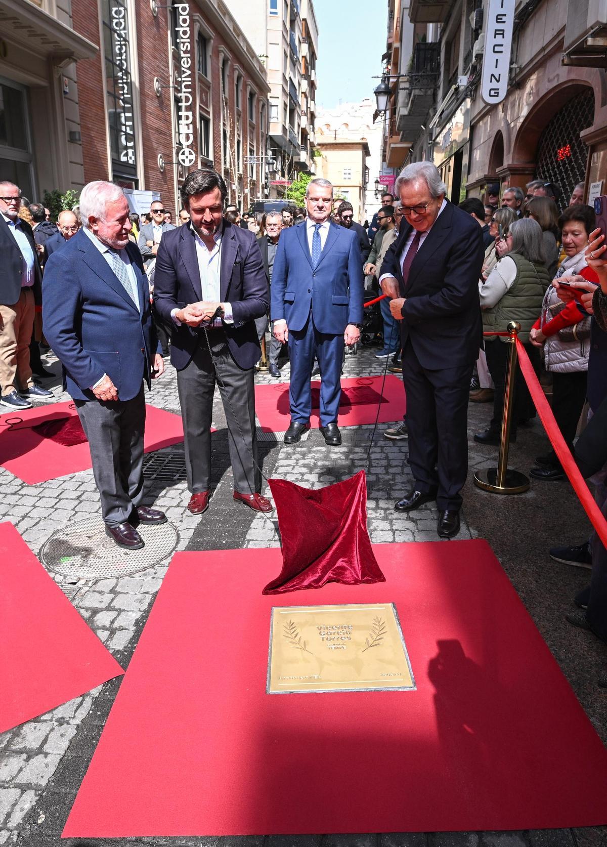 Reconocimiento de Cedelco en Elche al referente de Tempe