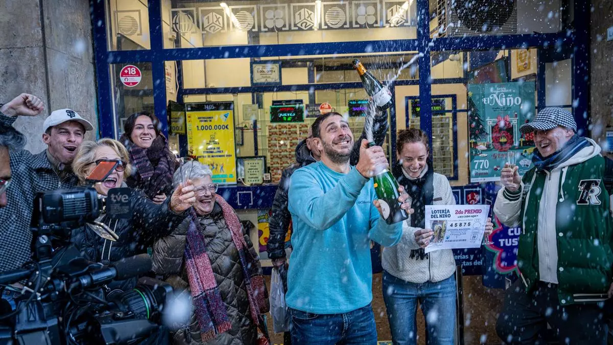 El 06703, primer premio del Niño, repartido en más de 50 ciudades, 11 en Catalunya