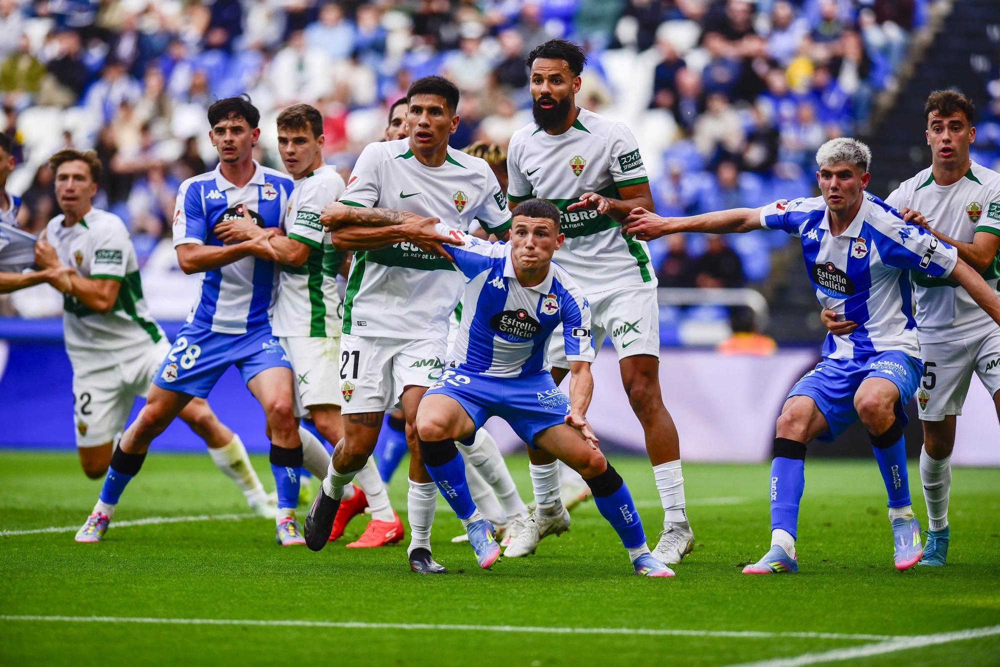 El Dépor cae goleado (0-4) por el Elche para cerrar la temporada 2025-25 en Riazor