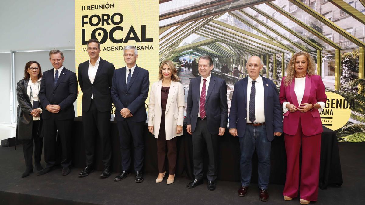 José Miñones, Xavi Flores, David Lucas, Raquel Sánchez, Abel Caballero y Carmela Silva durante el II Foro Local para la Agenda Urbana