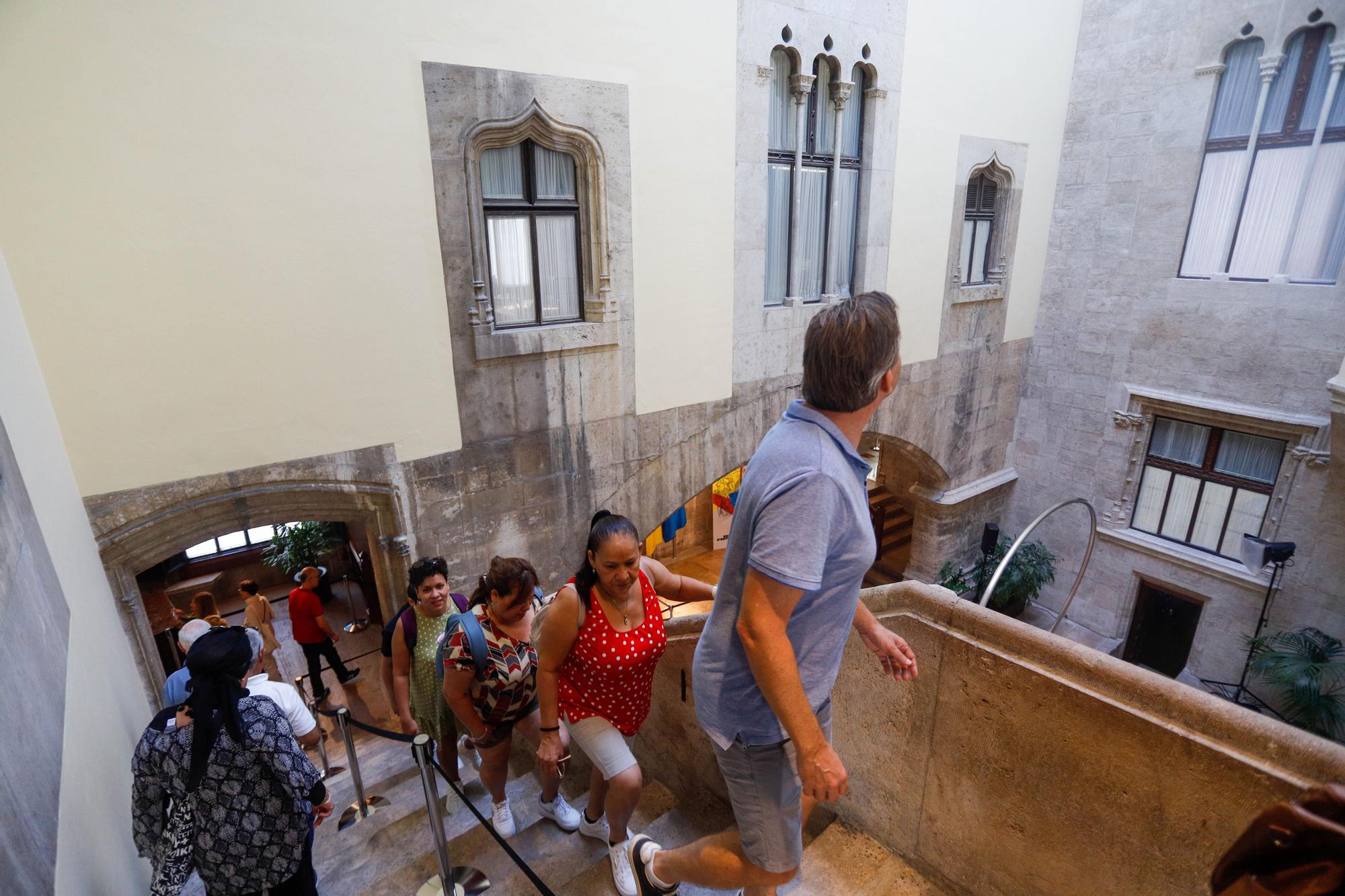 Los palacios de València abren sus puertas por el 9 d'Octubre