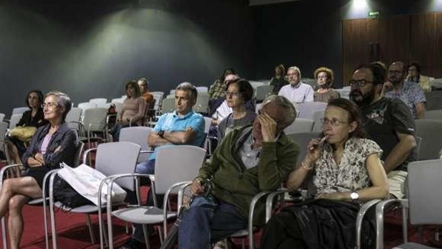 Público ayer en el Club Prensa Asturiana.