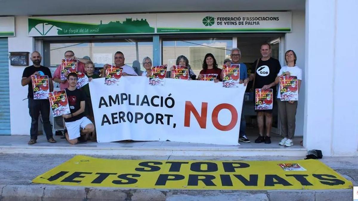 Die Verantwortlichen der Bürgerplattform gegen den Ausbau des Flughafens auf Mallorca