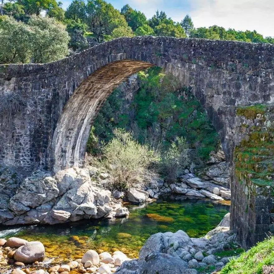 La receta veraniega hecha con pimientos y tomates que puedes probar en la zona más bonita de Cáceres