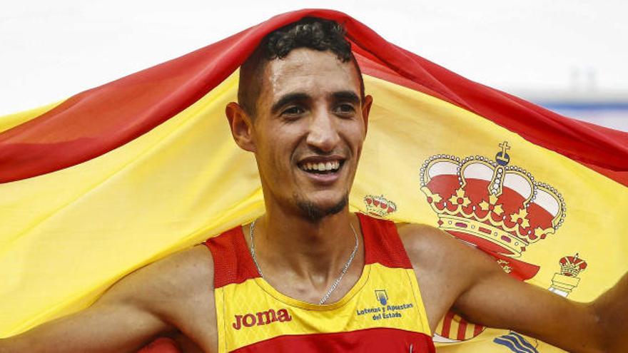 Ilias Fifa, con la bandera española tras lograr el oro.