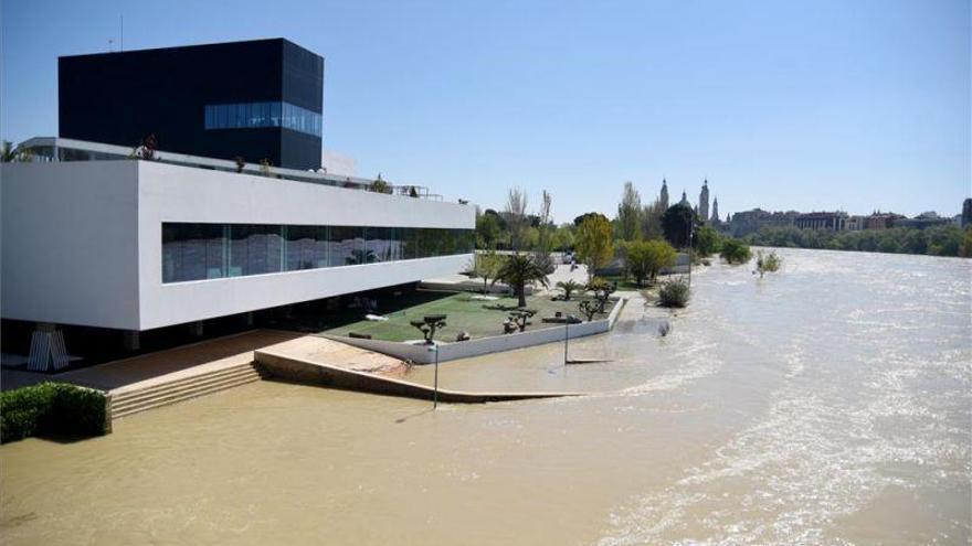 Desactivado el plan municipal de Protección Civil en Zaragoza por la crecida del Ebro