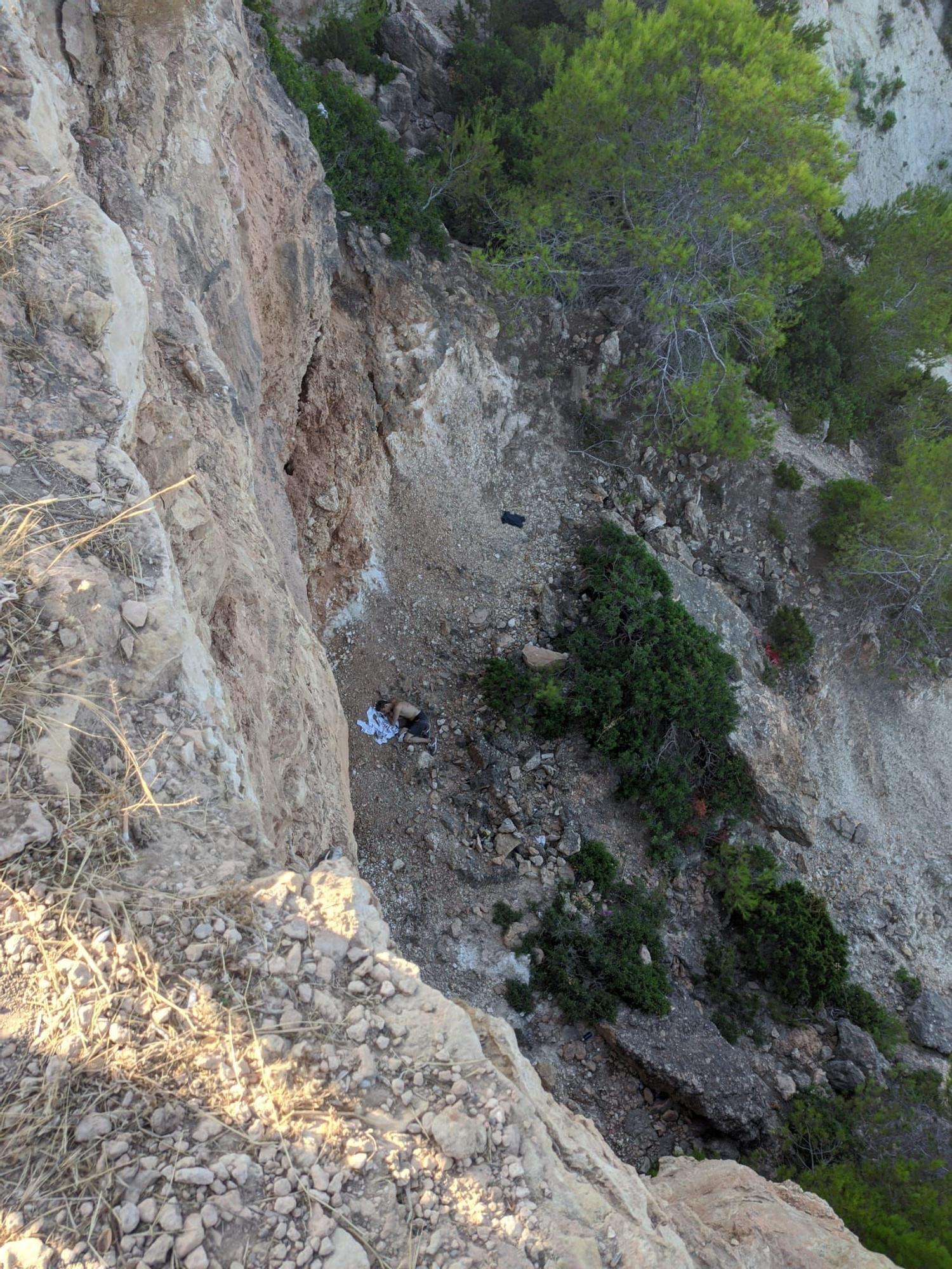Herido grave un hombre al caer de una altura de 12 metros en Ibiza.