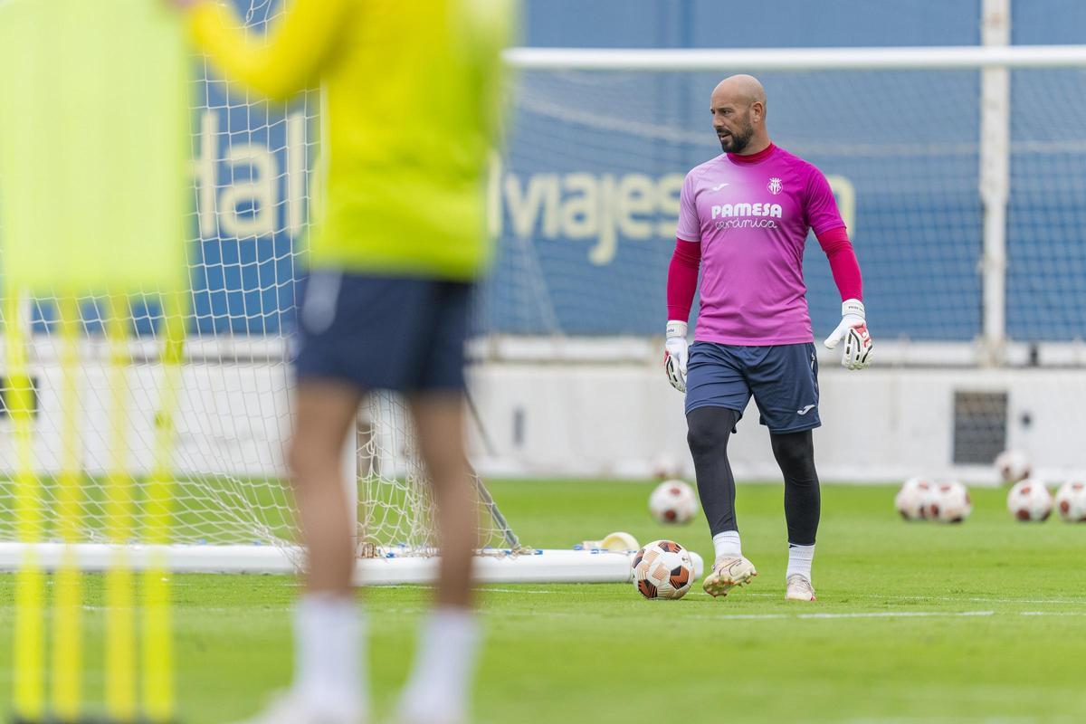 Pepe Reina, guardameta del Villarreal CF.