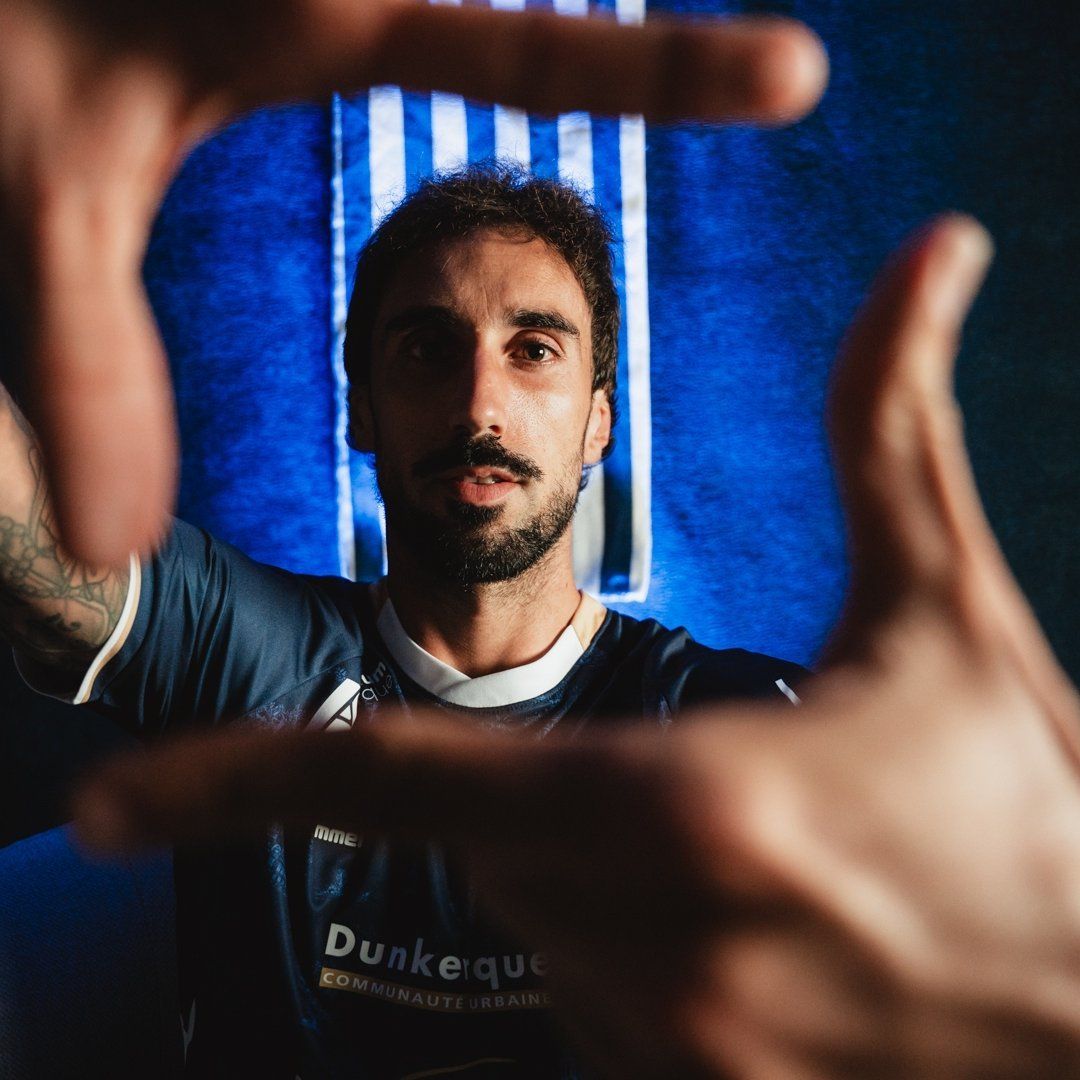 Iñigo Eguaras, en sus primeras horas como jugador del Dunkerque galo, al que llegó el pasado verano.