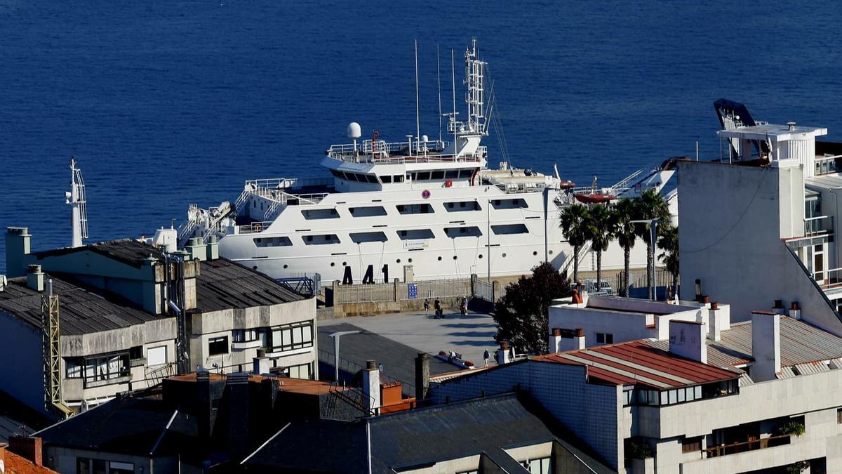 El buque militar, este martes en Vigo.