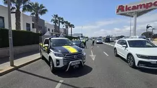 La Policía Local de Orihuela libera a una mujer retenida por su pareja en la Costa