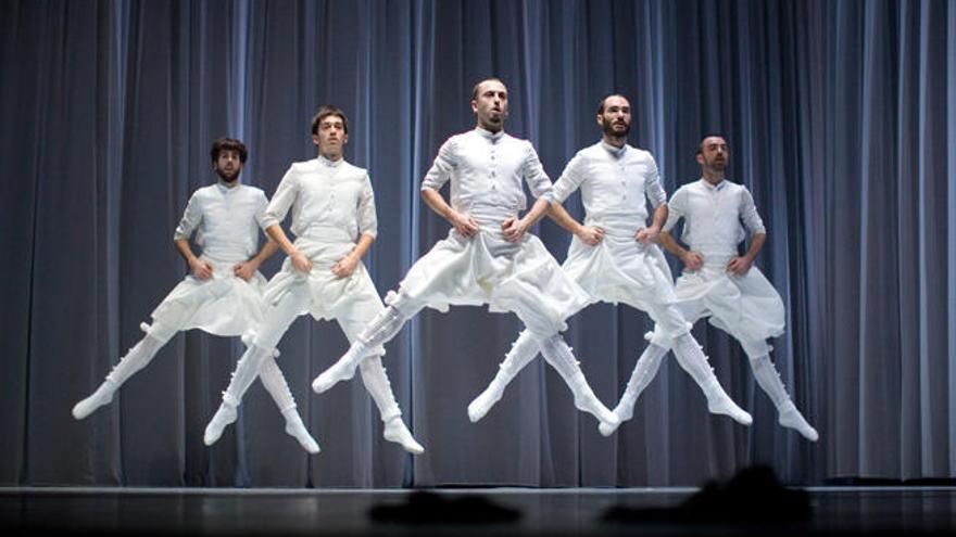 La danza vasca de Kukai y la contemporánea de La Veronal se funden en el Cuyás