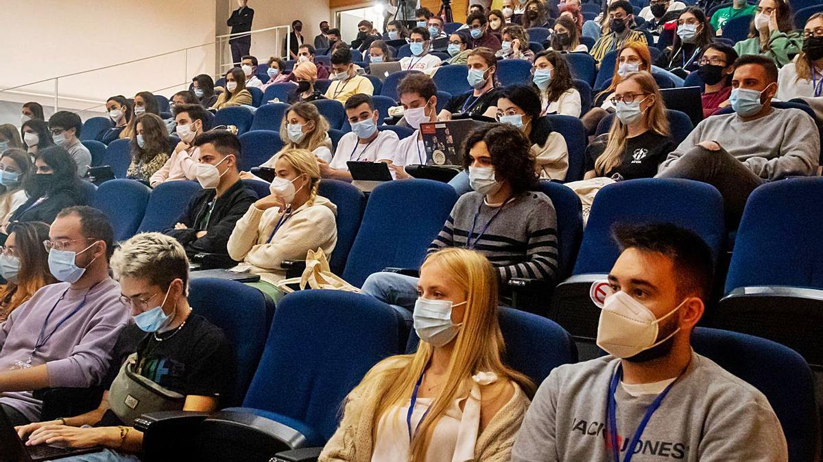 Alumnos de Medicina en el acto de inauguración de las Jornadas Estatales en la UIB. | A.COSTA/UIB