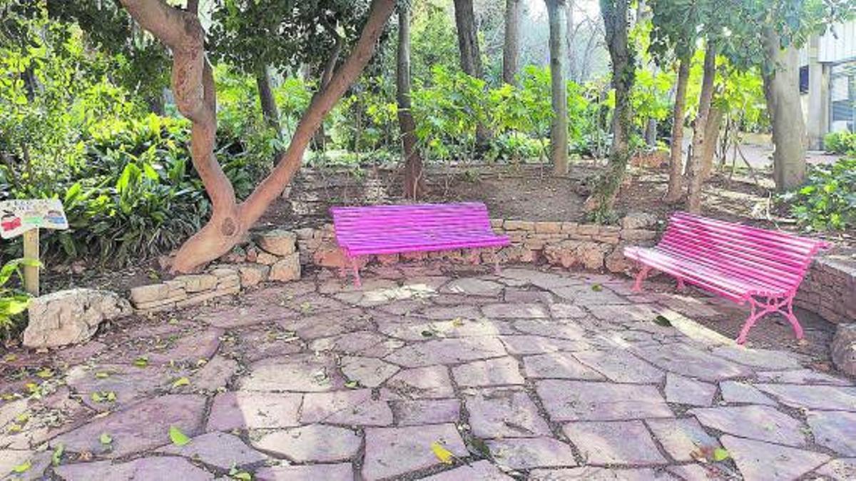 La casa del antiguohuerto confronta con una esplanadaque acoge conciertos en verano.