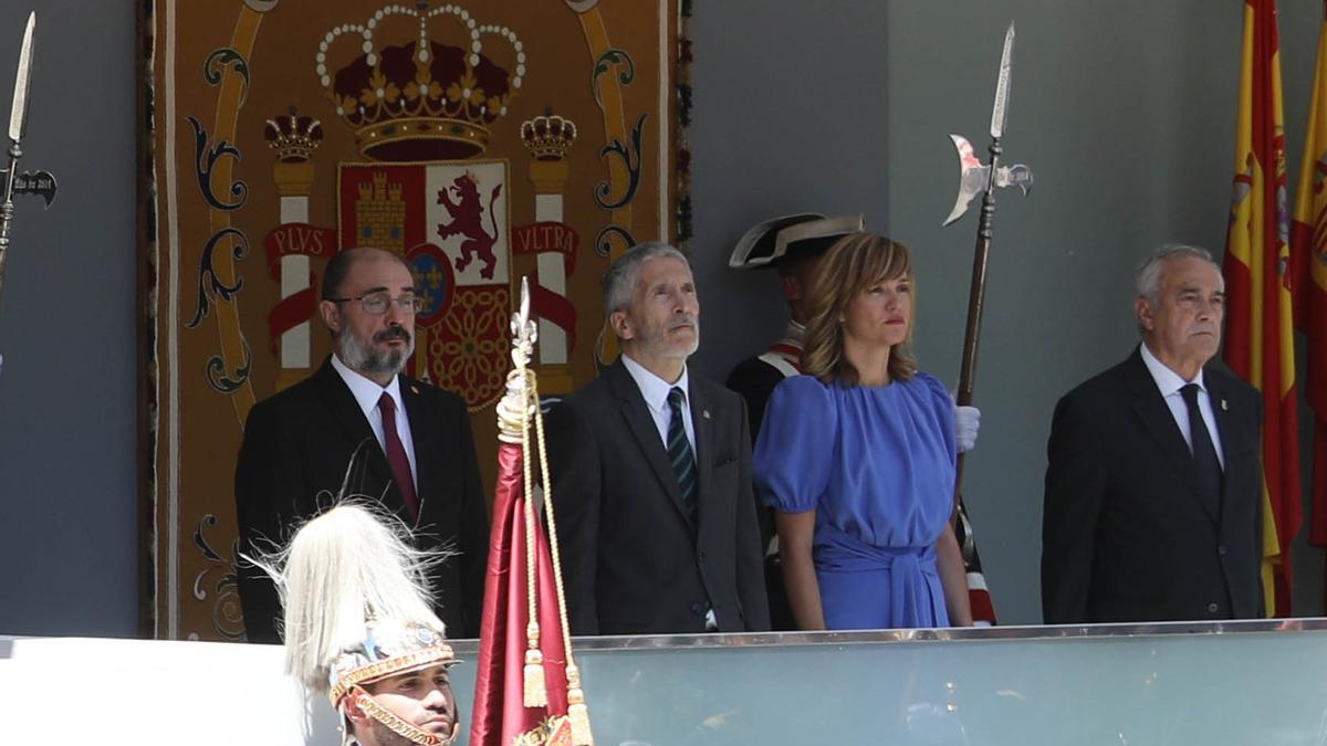 Javier Lambán, con Marlaska, Pilar Alegría y Javier Sada, durante el desfile.